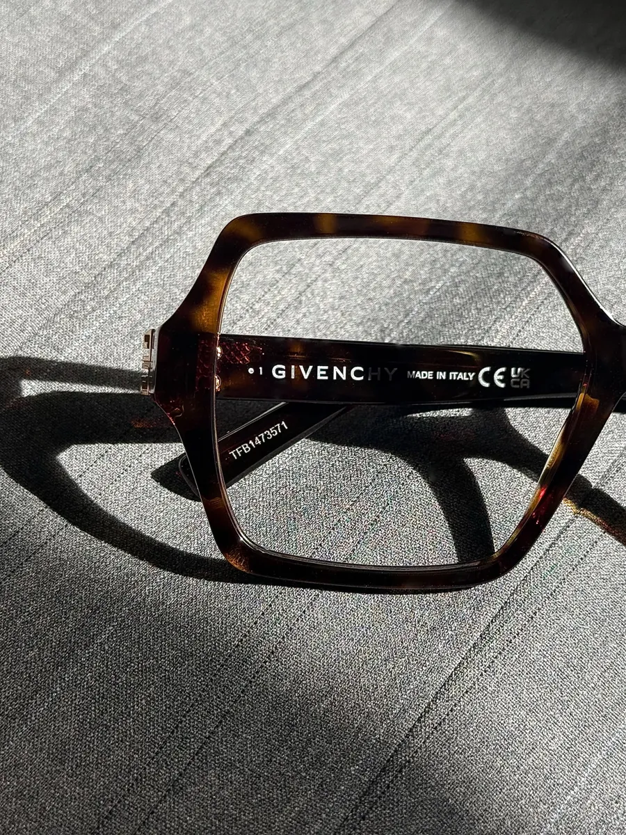 Givenchy — Conquérant Opticien Épron